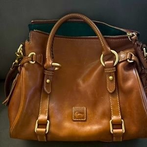 Doone and Bourke tan purse.